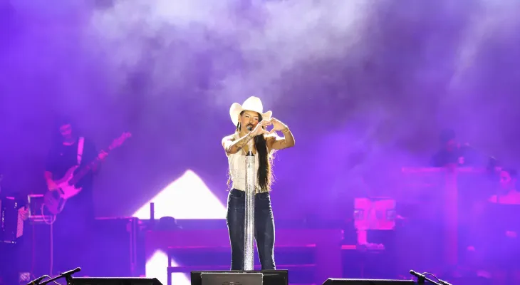 Ana Castela leva 228 mil pessoas a show no Verão Maior Paraná