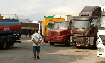 Juiz anula justa causa por parada para ir ao banheiro e cita avó, médica e Skank