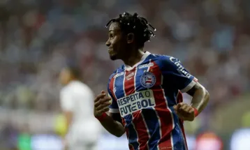 Corinthians desiste de Kayky e volta ao mercado por atacante