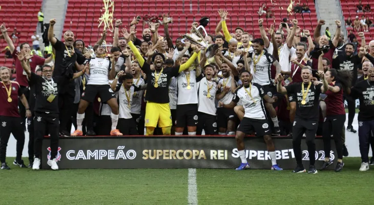 Paquetá perde chance, Corinthians volta a bater Flamengo e é bi da Supercopa