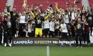 Paquetá perde chance, Corinthians volta a bater Flamengo e é bi da Supercopa