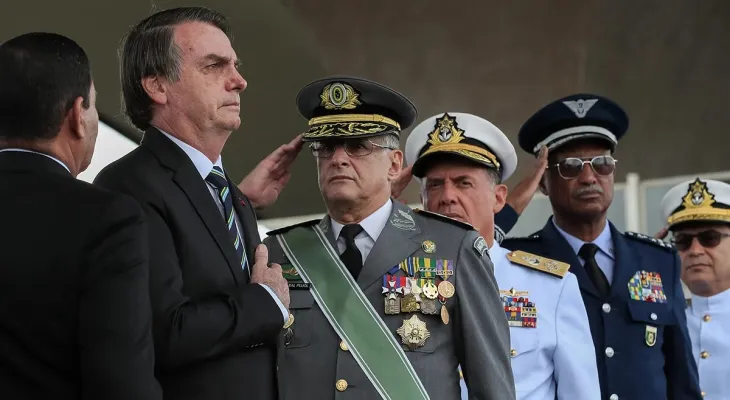 MP Militar avalia pedir expulsão de Bolsonaro e generais das Forças Armadas