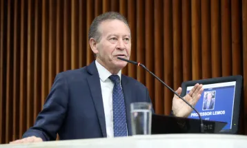 Deputado Professor Lemos cobra reposição salarial e denuncia defasagem de 40% no Paraná