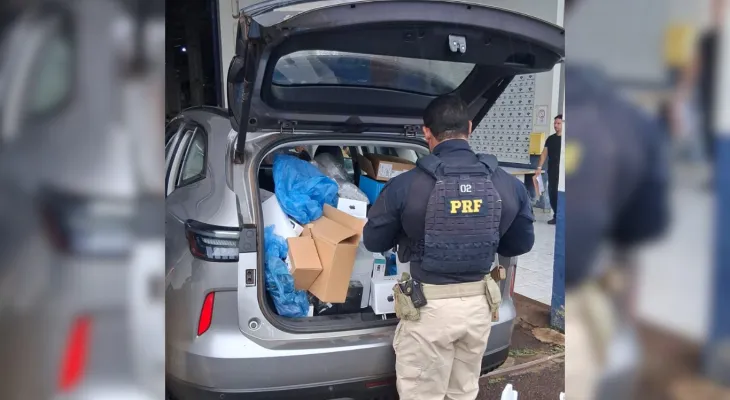 PRF e Receita Federal apreendem carros com eletrônicos em Cascavel