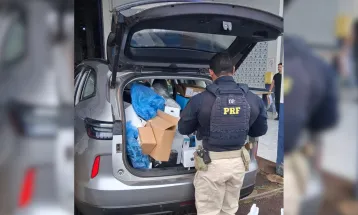 PRF e Receita Federal apreendem carros com eletrônicos em Cascavel