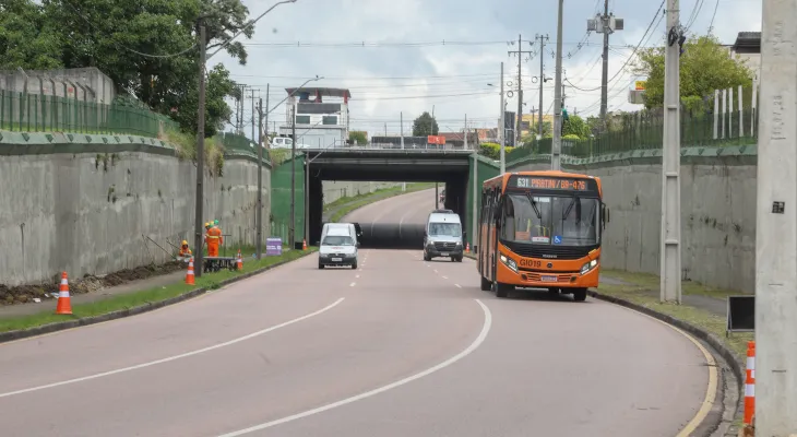 Obra recupera trincheira da Linha Verde no bairro Pinheirinho
