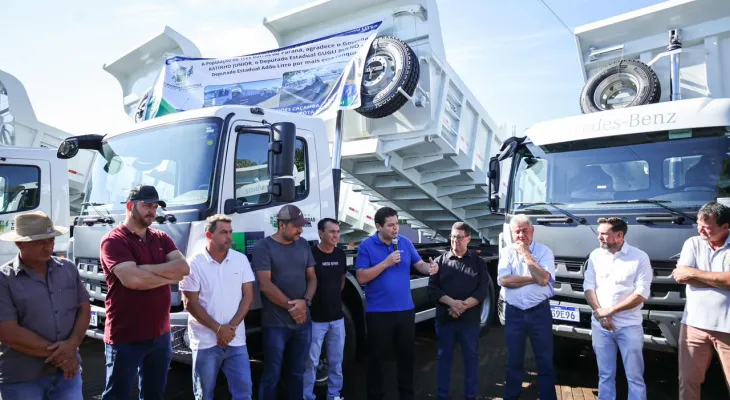 Gugu Bueno destaca maior entrega de maquinários para Três Barras do Paraná
