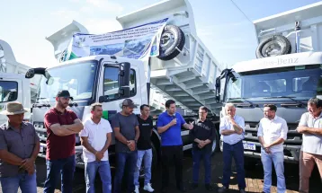 Gugu Bueno destaca maior entrega de maquinários para Três Barras do Paraná