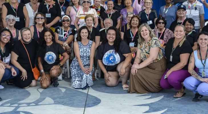 Unapi leva idosos ao barracão da Mocidade Azul e antecipa clima de Carnaval em Curitiba