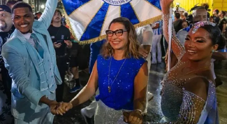 Janja participa de ensaio de escola que homenageia Lula no Rio