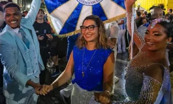 Janja participa de ensaio de escola que homenageia Lula no Rio