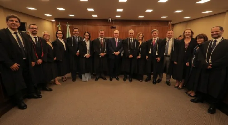 Primeira vice-presidente da Assembleia Legislativa prestigia posse da nova cúpula do TRE-PR
