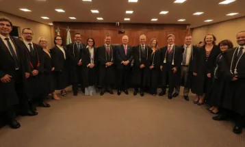 Primeira vice-presidente da Assembleia Legislativa prestigia posse da nova cúpula do TRE-PR