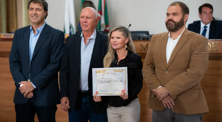 Câmara aplaude empresa do transporte sob histórico de CPI e denúncias