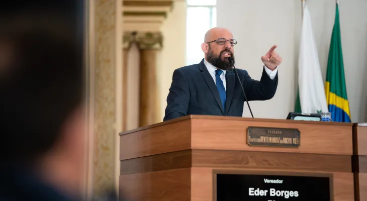 Em sessão tumultuada, vereador Éder Borges reage a acusações de nepotismo em meio a ação do Ministério Público