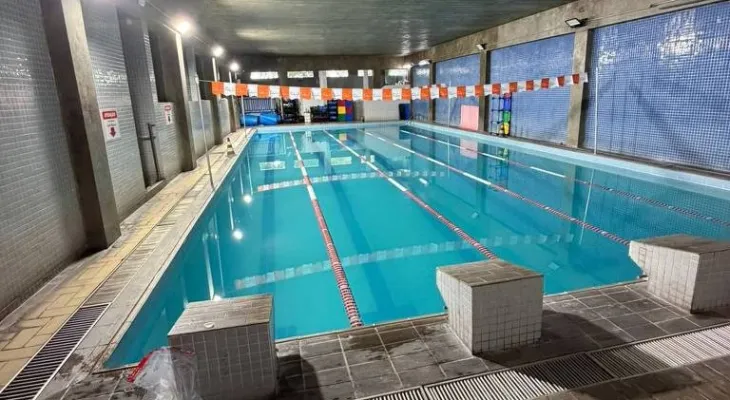 Mulher morre após passar mal em piscina de academia; polícia investiga possível intoxicação