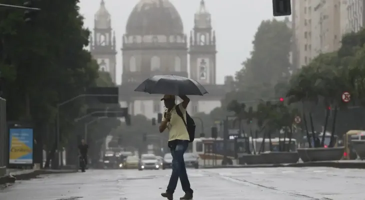 Chuvas intensas no Rio de Janeiro levam ao acionamento da Marinha