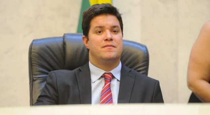 Vereador menciona repasse milionário e Câmara concede título honorário a Guto Silva