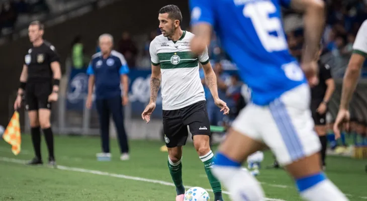 Coxa e Chapecoense fazem duelo verde pelo Campeonato Brasileiro