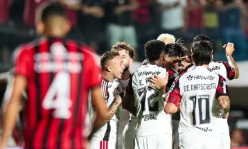 Flamengo vence o Vitória fora de casa e conquista primeira vitória no Brasileirão