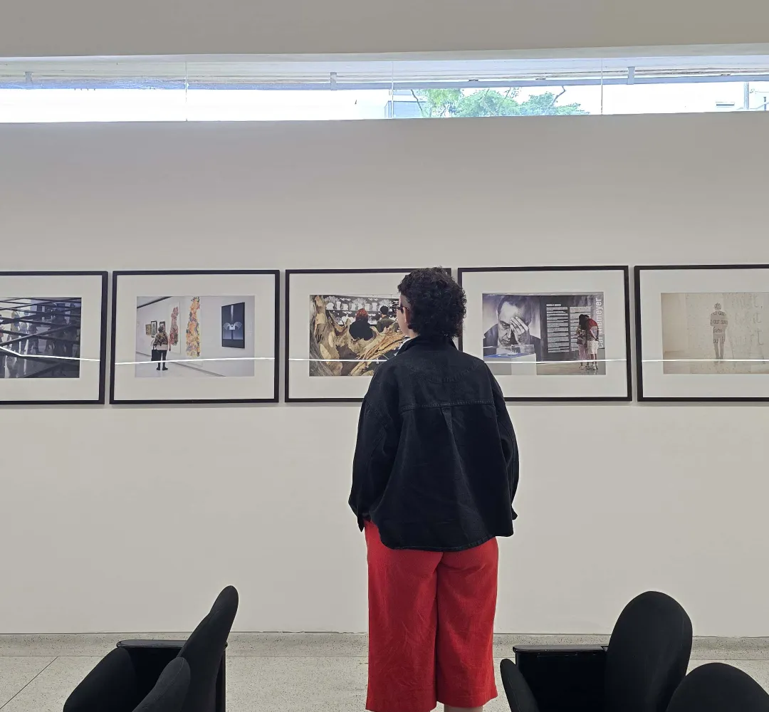 Museu Oscar Niemeyer inaugura miniauditório com exposição inédita em Curitiba