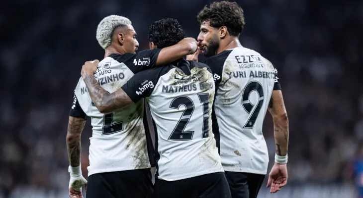 Corinthians x Bragantino: Timão vence em casa e conquista a primeira no Brasileirão