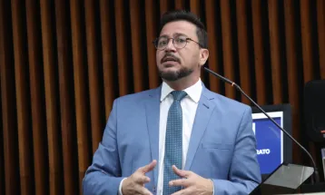 Deputado aciona MP-PR para apurar descumprimento da oferta de Espanhol nas escolas estaduais