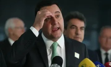 Disputa interna no PSD faz Ratinho acionar aliados mesmo em férias nos EUA