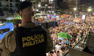 Carnaval no litoral do Paraná reuniu quase 500 mil pessoas no fim de semana