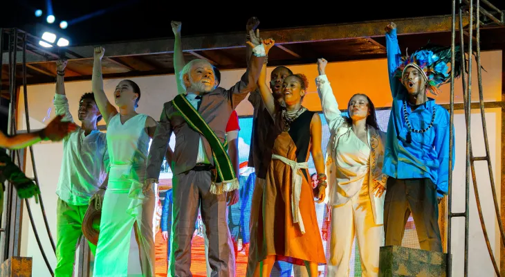 Possível propaganda pró-Lula em desfile deve ser analisada no TSE