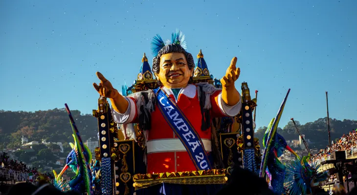 Carnaval 2026: segunda noite do Grupo Especial leva duas últimas campeãs do Rio de Janeiro à Sapucaí