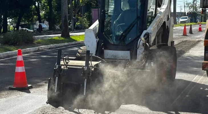 Primeiro trecho da recuperação asfáltica na Avenida das Cataratas é concluído e obras seguem na via