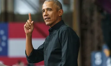 Obama fala em “ETs reais”, viraliza, recua e reacende debate global sobre alienígenas