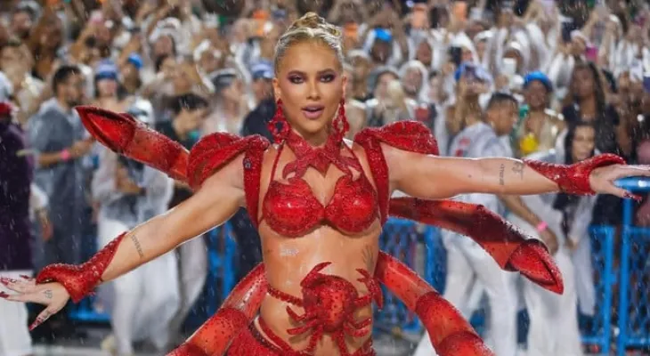 Virginia é vaiada e enfrenta perrengues em estreia como rainha da Grande Rio