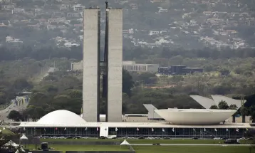 Lula sanciona reajuste do Legislativo, mas veta benefícios e aumentos futuros