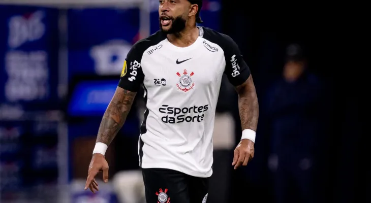 Corinthians reabre negociação e tenta manter Memphis Depay no elenco