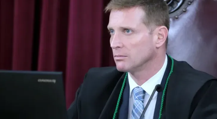 Conselheiro do TCE pede suspensão urgente de atos da privatização da Celepar