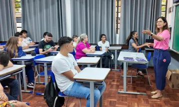 Secretaria da Mulher promove palestras sobre prevenção à violência contra a mulher nas escolas