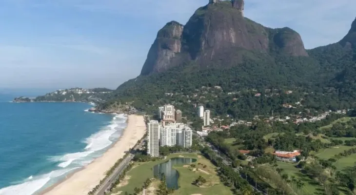 Queda de asa-delta mata instrutor e aluna em São Conrado