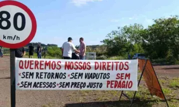 Protesto contra pedágio na BR-163 reúne moradores e agricultores indignados com tarifas e obras inacabadas