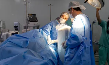 Cascavel e Foz do Iguaçu realizam aplicação inédita de polilaminina em pacientes com lesão medular