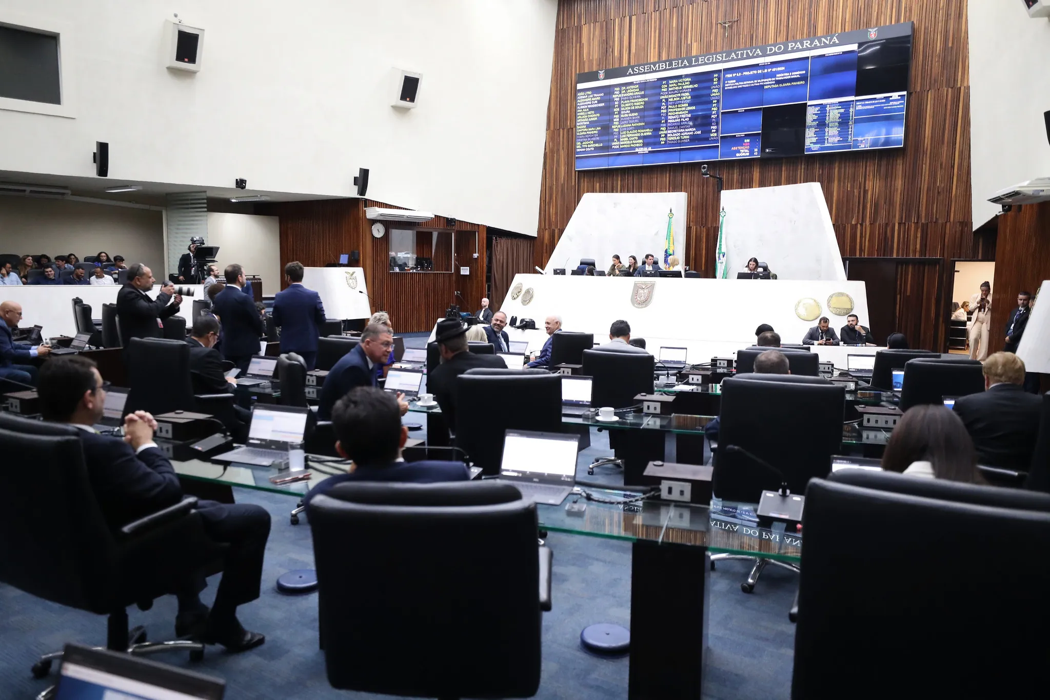 Governo do Paraná vai recorrer de decisão que suspendeu privatização da Celepar