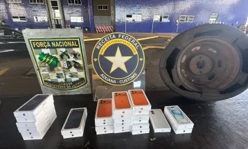 Receita Federal apreende R$ 180 mil em celulares escondidos em estepe na Ponte da Amizade