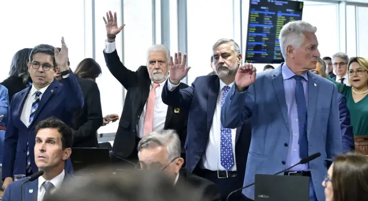 CPI do INSS aprova quebra de sigilo de “Lulinha” e sessão termina em tumulto