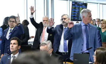 CPI do INSS aprova quebra de sigilo de “Lulinha” e sessão termina em tumulto