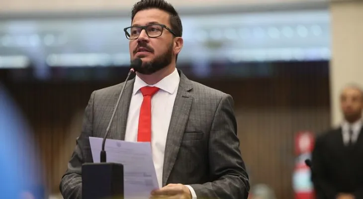 Arilson propõe lei para autorizar uso experimental da polilaminina no Paraná