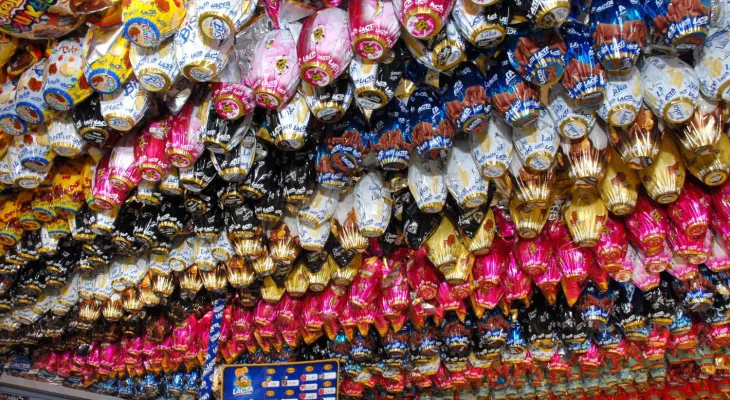 Preço do ovo de Páscoa 2026: cacau cai, mas chocolate segue caro