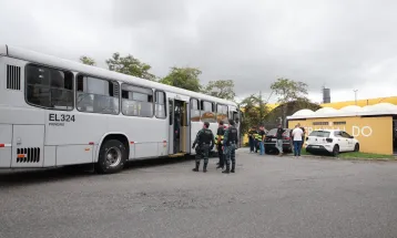 Quatro adolescentes são apreendidos e um homem é detido na segunda fase da Operação Fura-Catraca