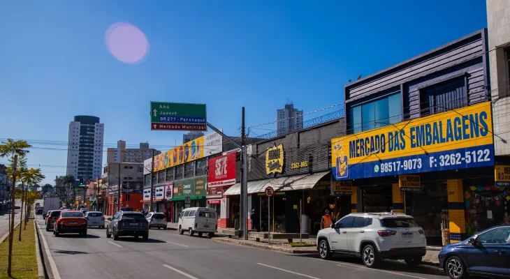 Intenção de consumo das famílias cresce no Paraná em fevereiro, aponta Fecomércio