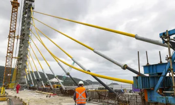 O beijo vem aí: Ponte de Guaratuba tem último estai instalado